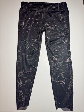 NWOT Athleta Black Marble leggings with pockets! Size Large!